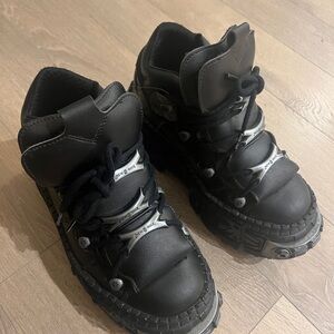 New rock platform shoes 

M-WALL106-V17 
Size: 39